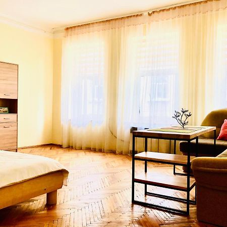 Apartment Near Opera On Horodotska 11 Львов Экстерьер фото