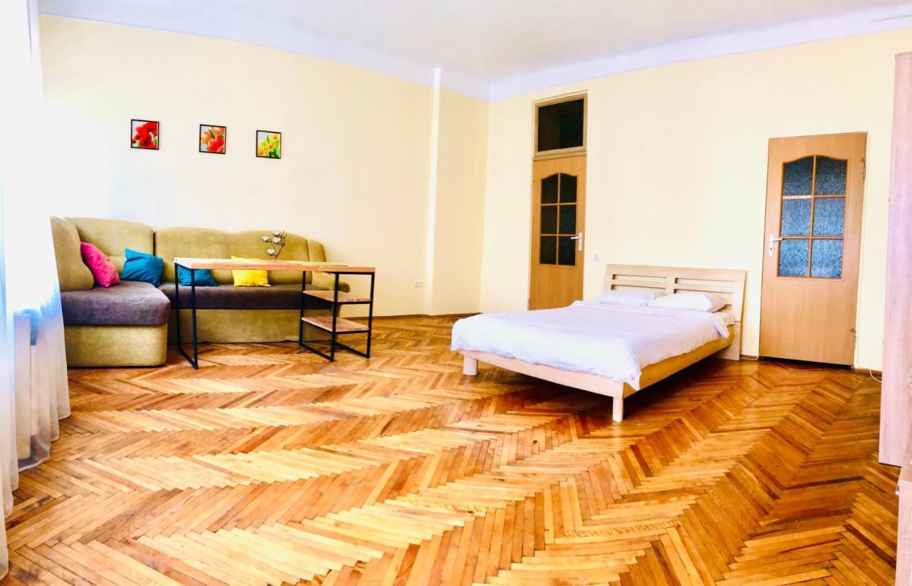Apartment Near Opera On Horodotska 11 Львов Экстерьер фото